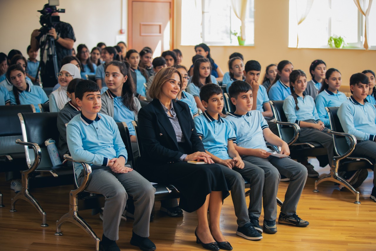 "Bank of Baku"dan növbəti maliyyə savadlılığı tədbiri: Bu dəfə şagirdlərlə birlikdə (FOTOLAR)